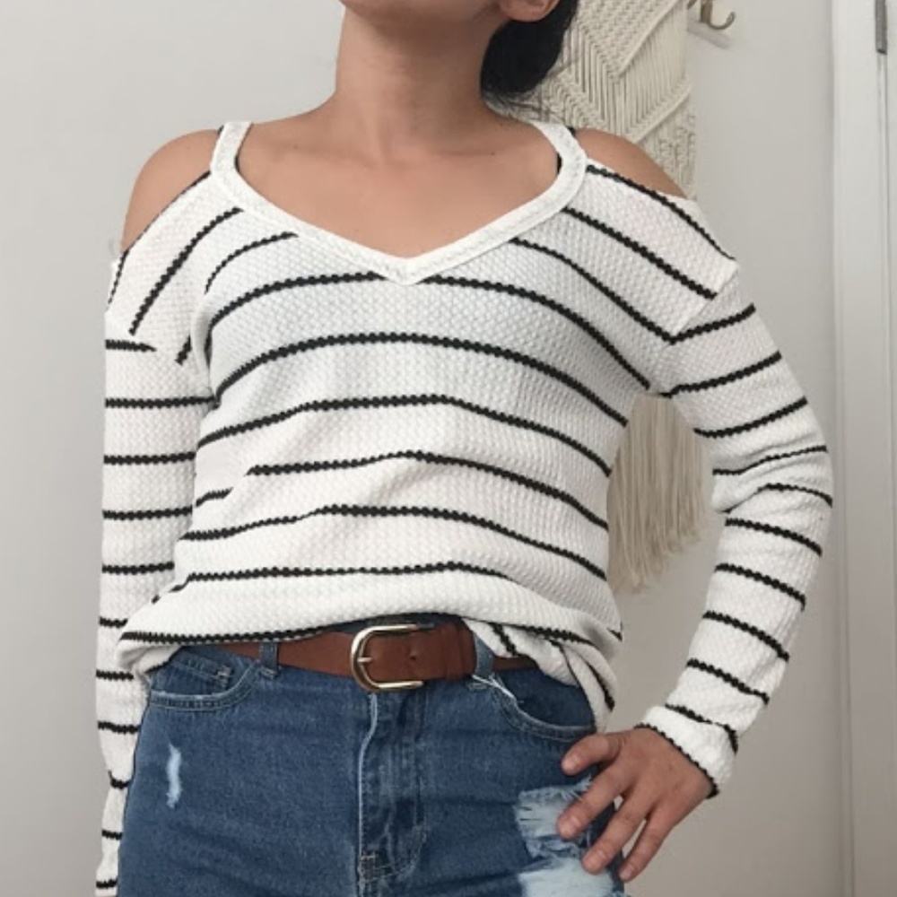 NWT Strip white with black v neck long sleeve - Picture 2 of 5